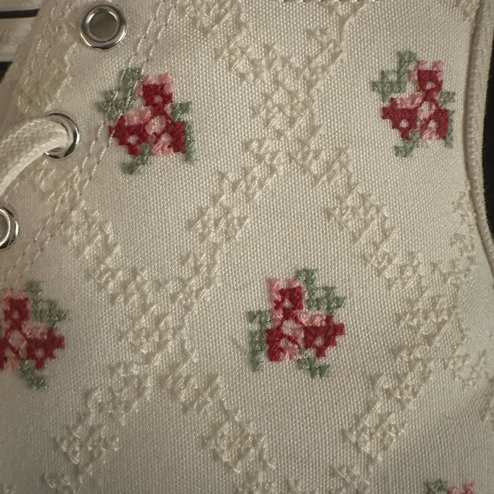 Converse White Floral High-Top Sneakers - Picture 4 of 5